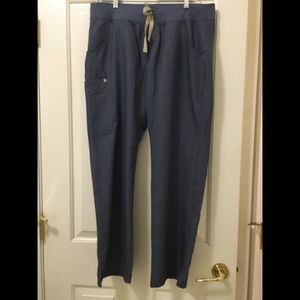 FIGS Women’s Cade Cargo Scrub Pants